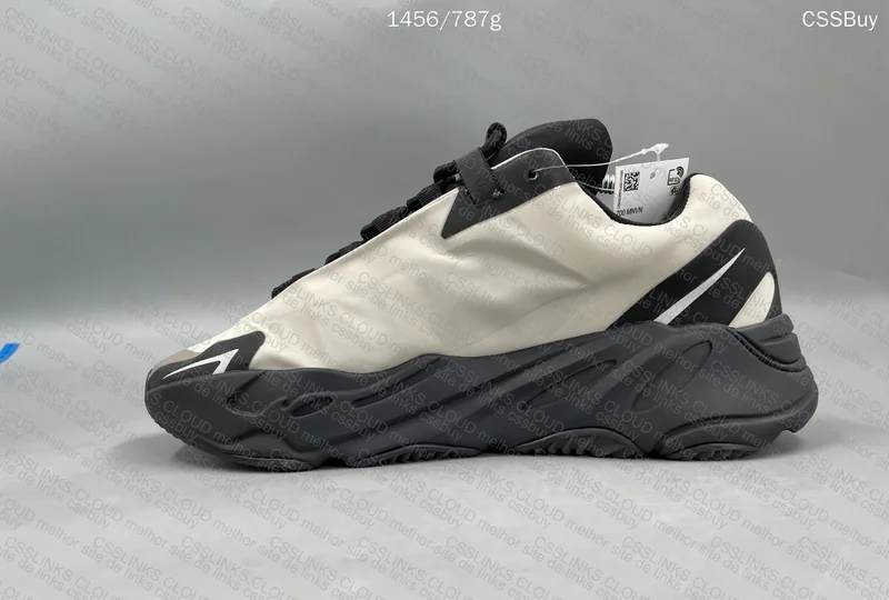 Yeezy 700 MNVN Bone (GL?) 8