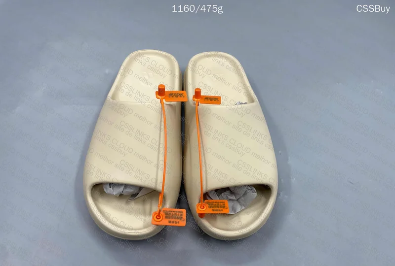 Yeezy Slide 4