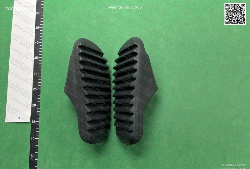 Yeezy Slide Onyx 4