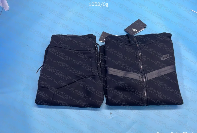 Nike Tech Set