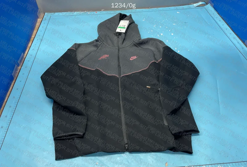 Nike Tech Syna World Set 4