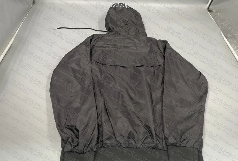Nike Windbreaker 55¥ with measurements 5