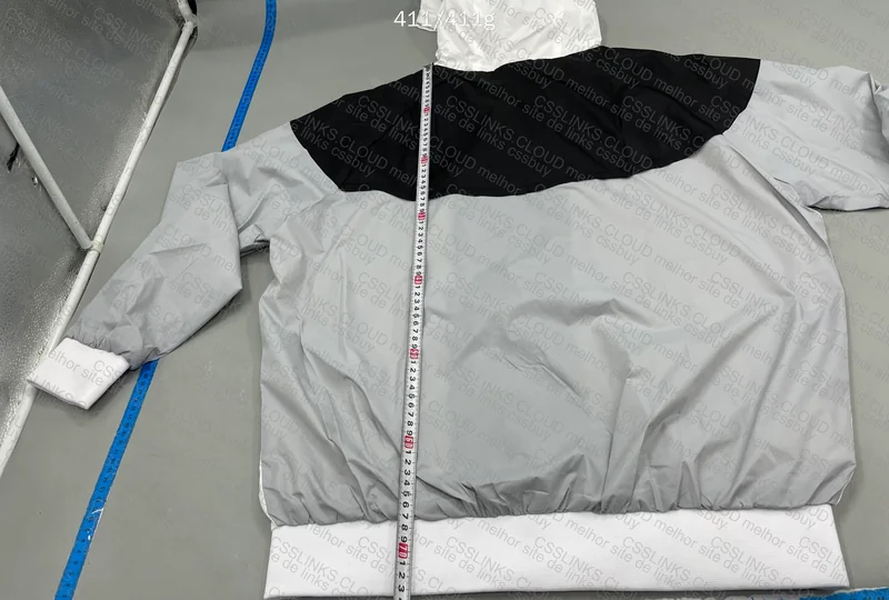 Nike Windbreaker (with measurements)