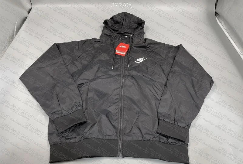 Nike Windbreaker with measurements