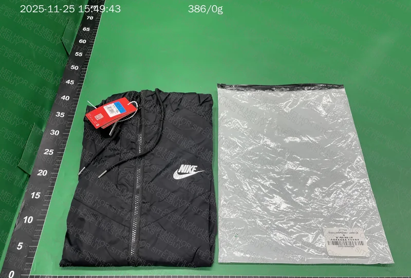 Nike Windbreaker with measurements