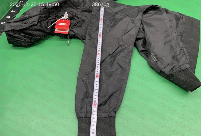 Nike Windbreaker with measurements 10