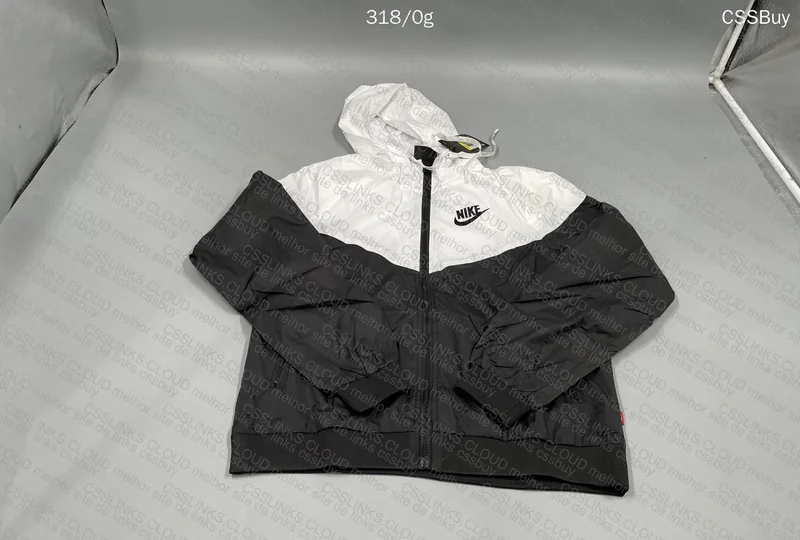 Nike Women's Windbreaker - GL? 3