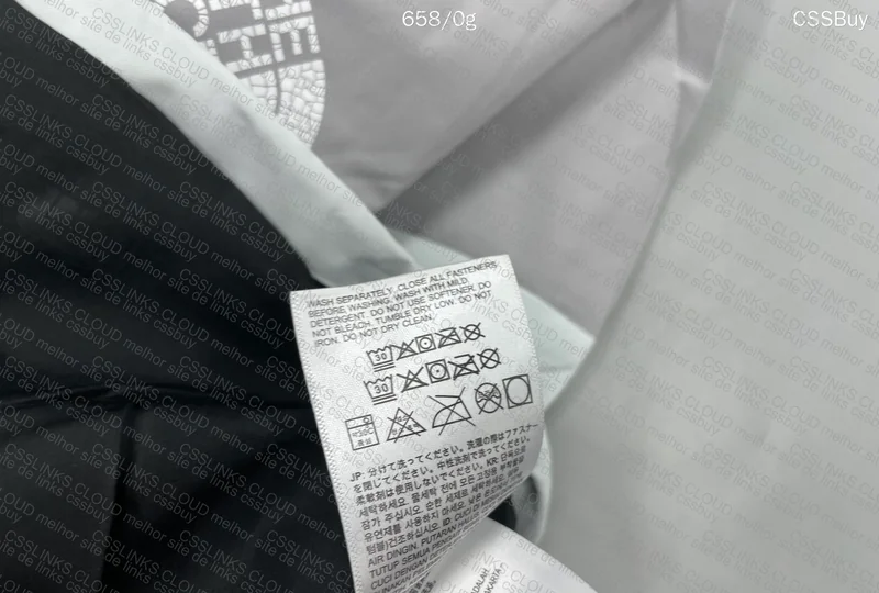The North Face Windbreaker 3