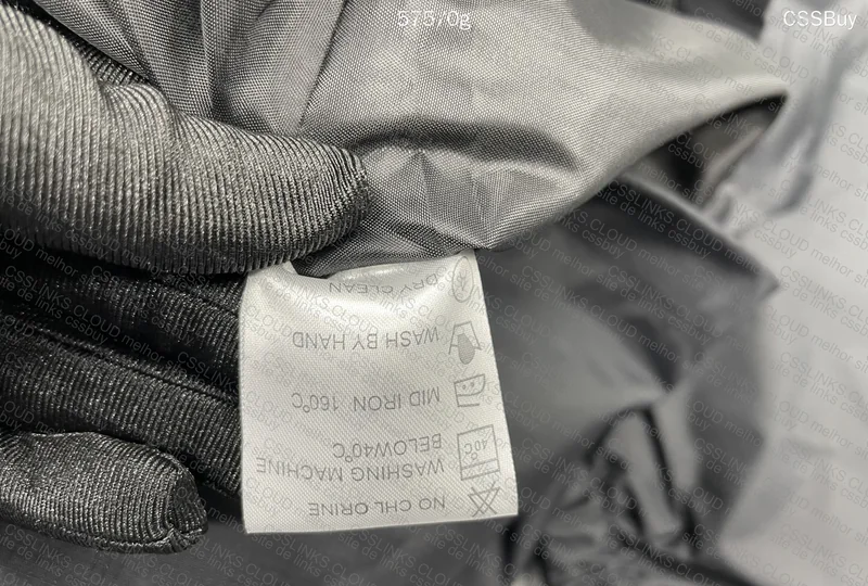 The North Face Windbreaker 5
