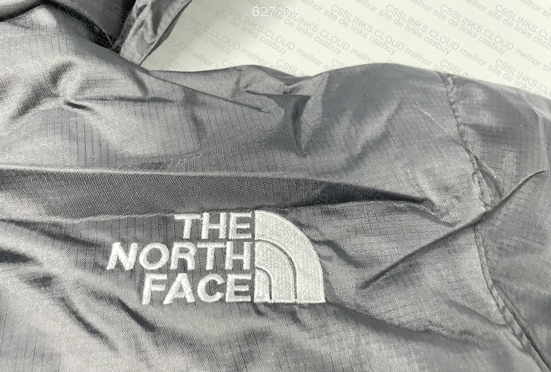 The North Face Windbreaker 4
