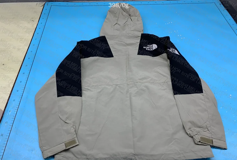 The North Face Windbreaker 8