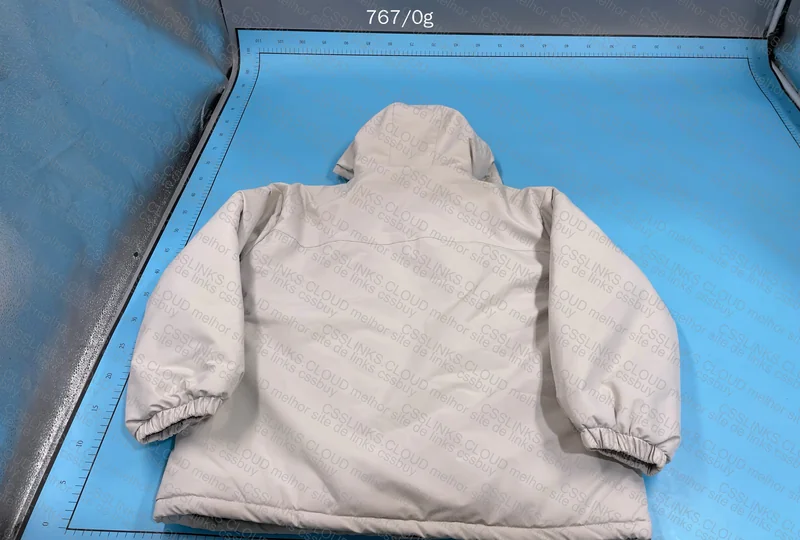 The North Face Windbreaker (TNF) 4