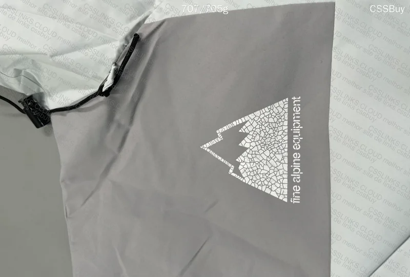 The North Face Windbreaker (TNF) Icon 4