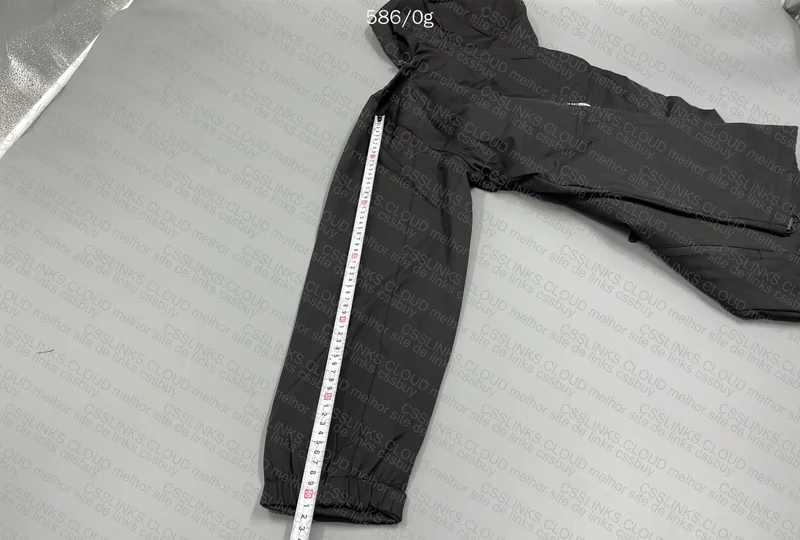 TNF Windbreaker 5