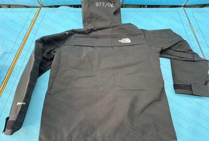TNF Windbreaker 5