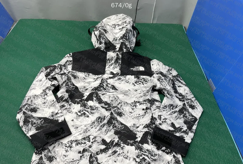 TNF Windbreaker 5