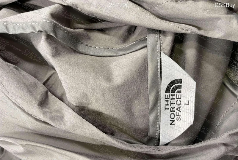 TNF Windbreaker 39¥