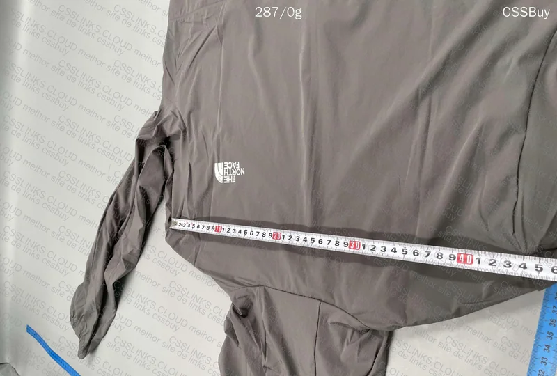TNF Windbreaker 39¥ 10