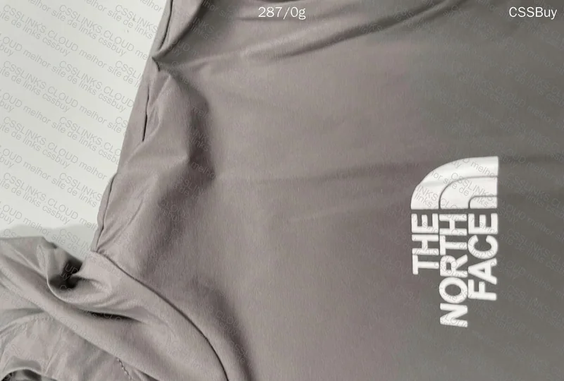 TNF Windbreaker 39¥ 3
