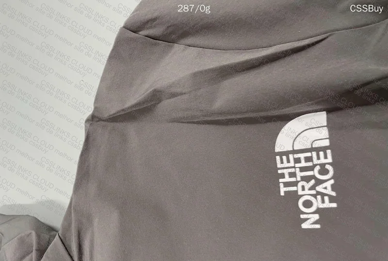 TNF Windbreaker 39¥ 5