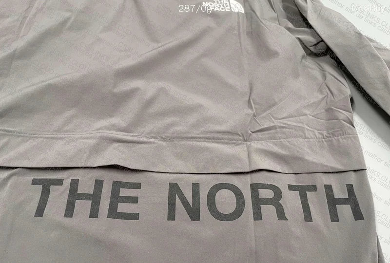 TNF Windbreaker 39¥ 6