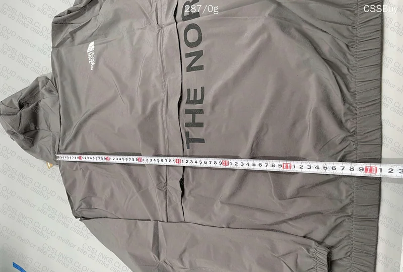 TNF Windbreaker 39¥ 7