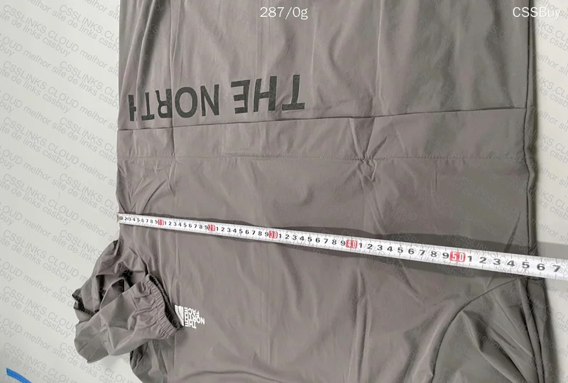TNF Windbreaker 39¥ 9