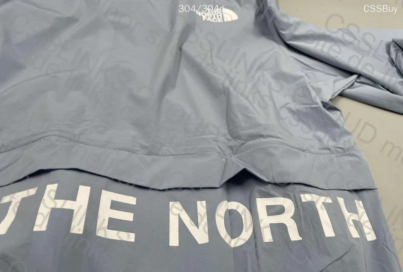 TNF Windbreaker 39y