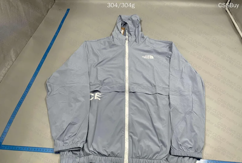 TNF Windbreaker 39y 2