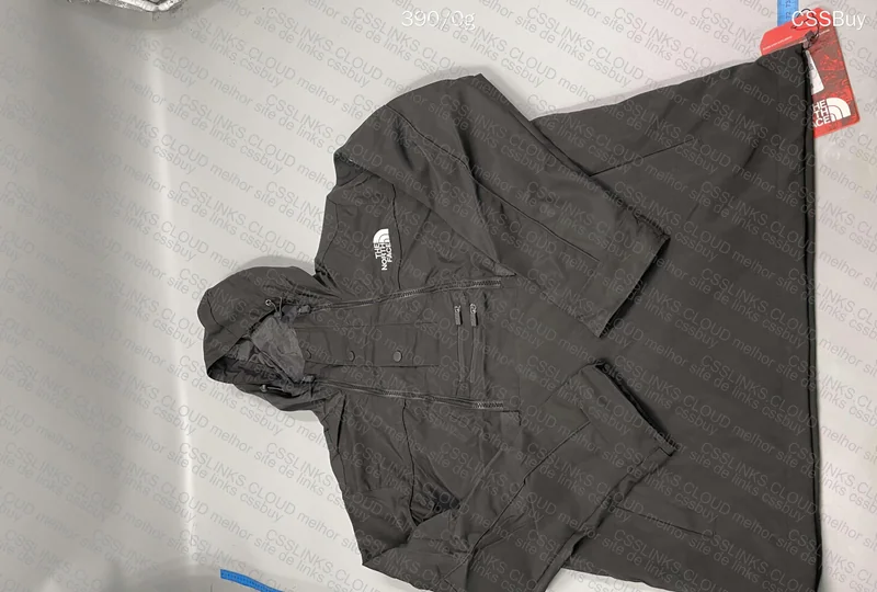 TNF Windbreaker 45¥