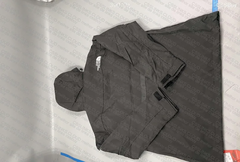 TNF Windbreaker 45¥ 3