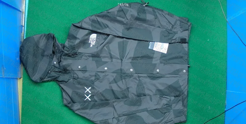 TNF Windbreaker XX 2