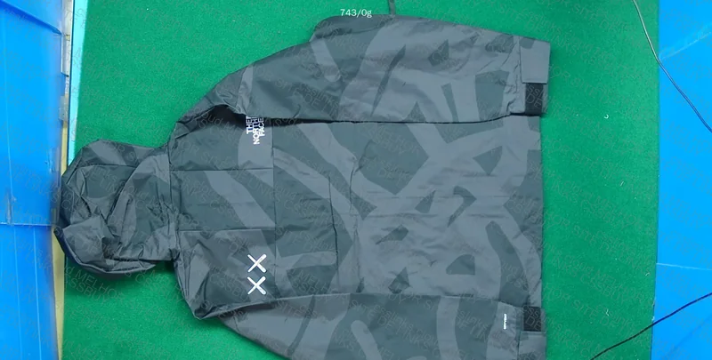 TNF Windbreaker XX 3