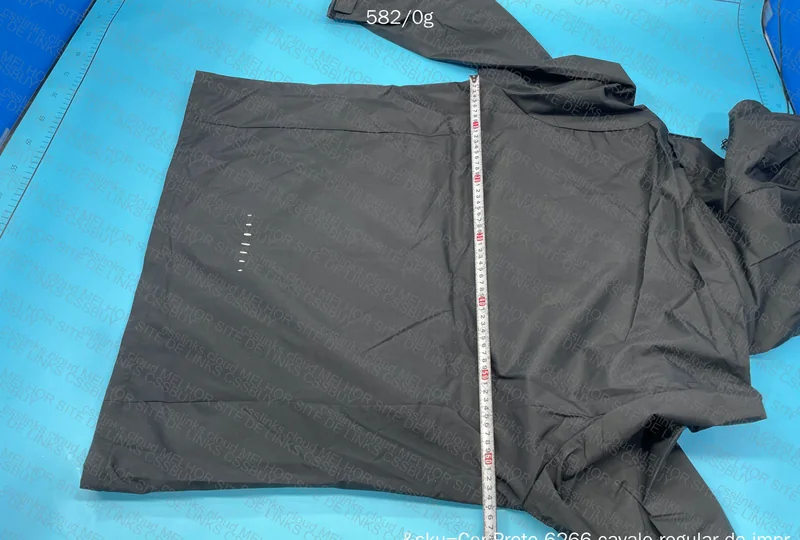 Under Armour Windbreaker with Measurements 7