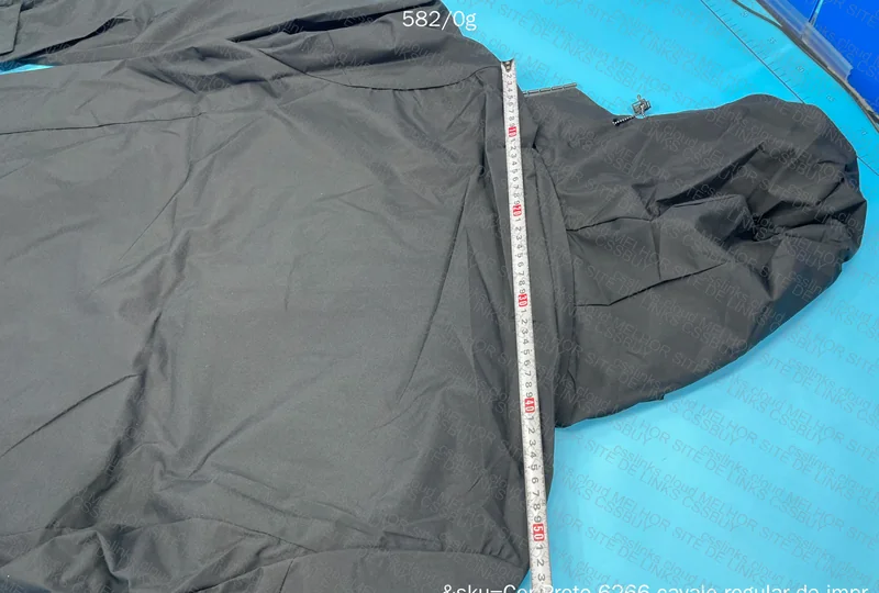 Under Armour Windbreaker with Measurements 8