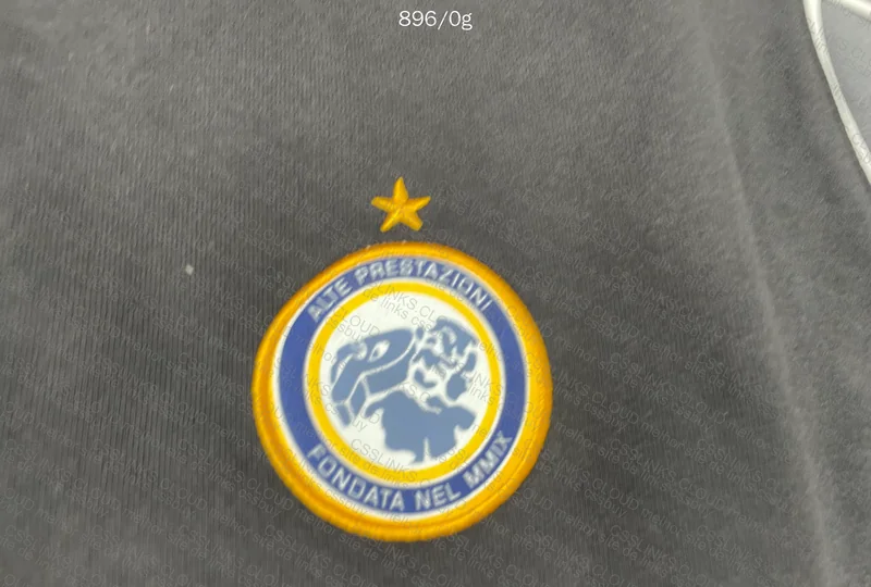 CREWNECK PALACE X UMBRO 10