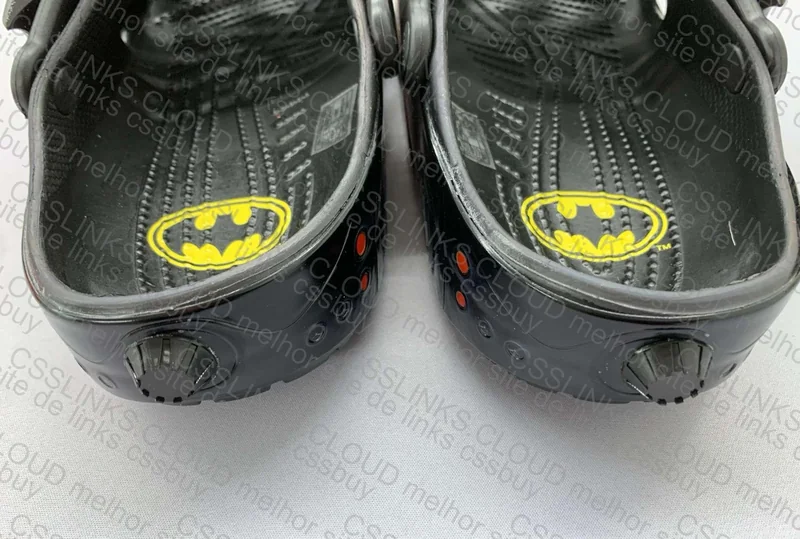 Crocs Aura Batman 3