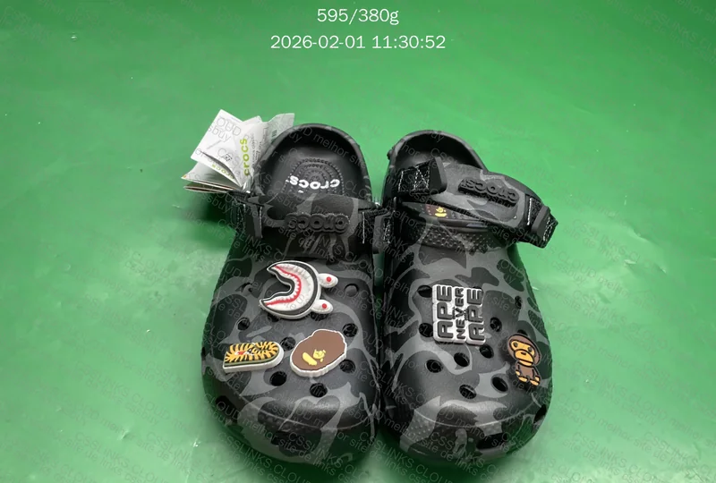Crocs Bape preta 4