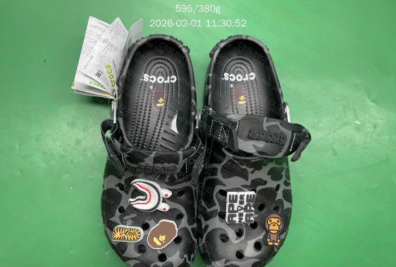 Crocs Bape preta 5