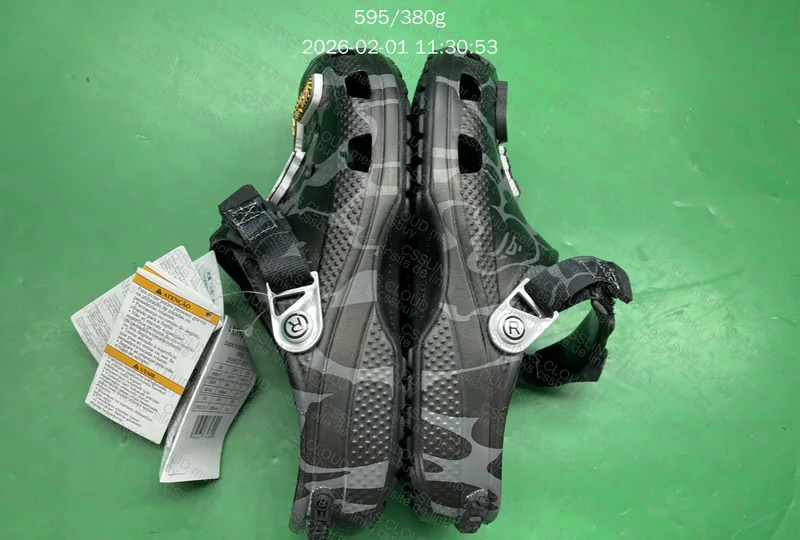 Crocs Bape preta 7