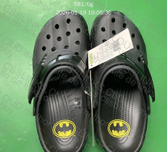 CROCS BATMAN 4