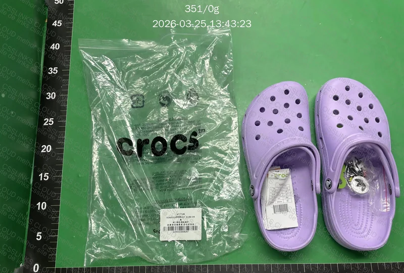 Crocs classic roxo