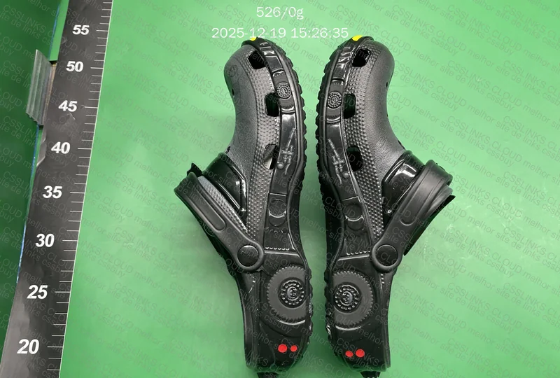 Batman Crocs 4