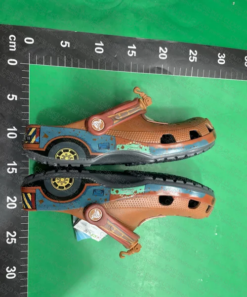 Mater Crocs 3