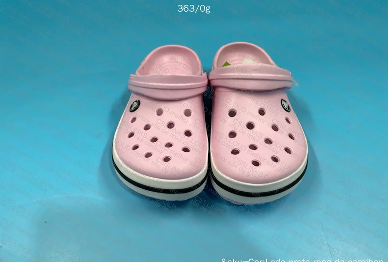 Crocs for Dona Onça