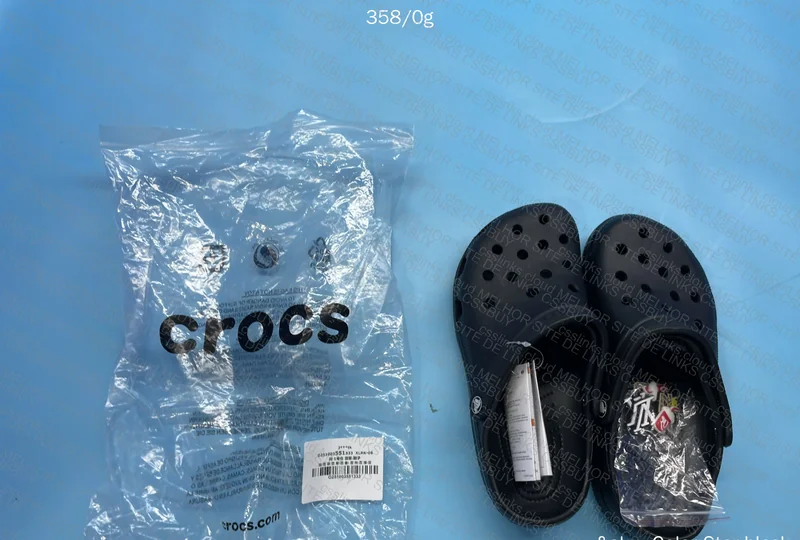 Black Crocs 25.00￥