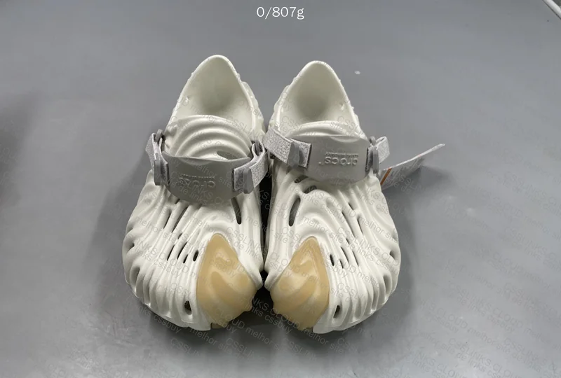 crocs Salehe 7