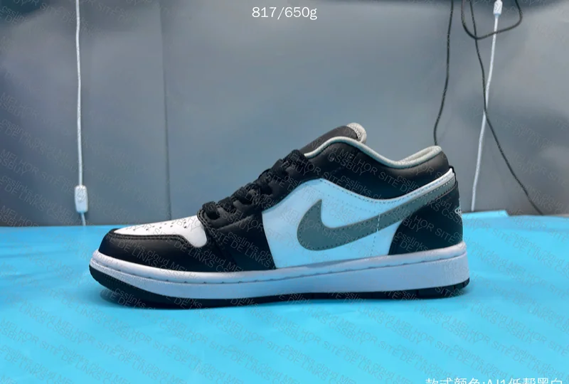 DC0774-101 - AJ1 Panda Low Grey 2