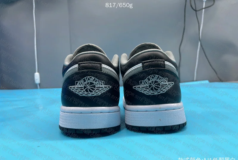 DC0774-101 - AJ1 Panda Low Grey 6