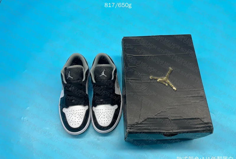 DC0774-101 - AJ1 Panda Low Grey 7